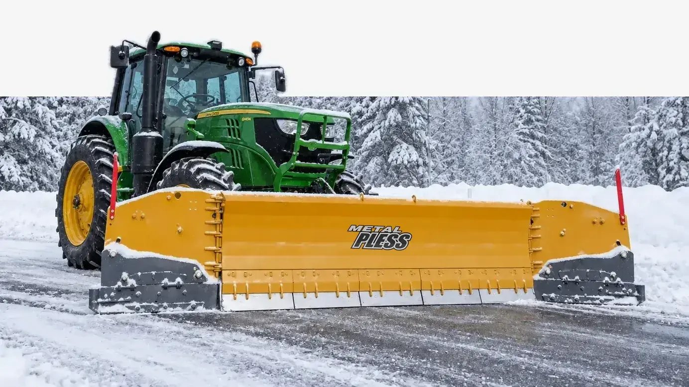 AgriMaxx snowplow on a tractor